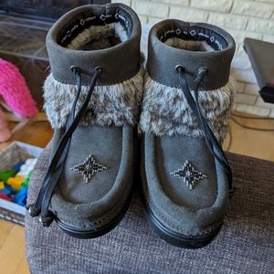 Ladies Manitobah Mukluks